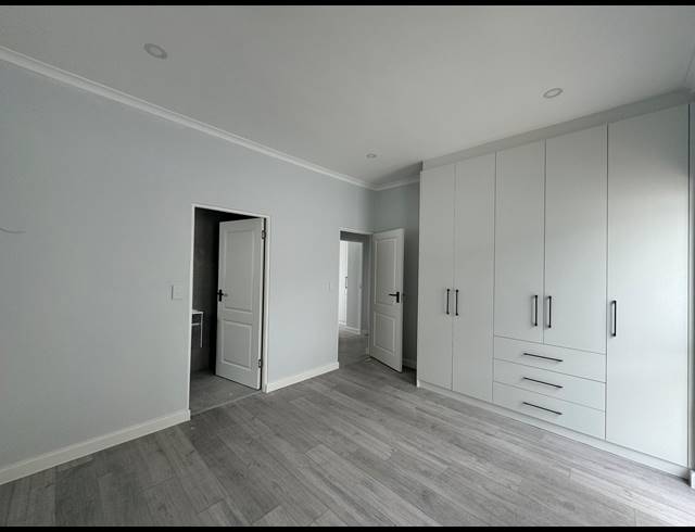 5 BEDROOM HOUSE FOR SALE IN SANDOWN